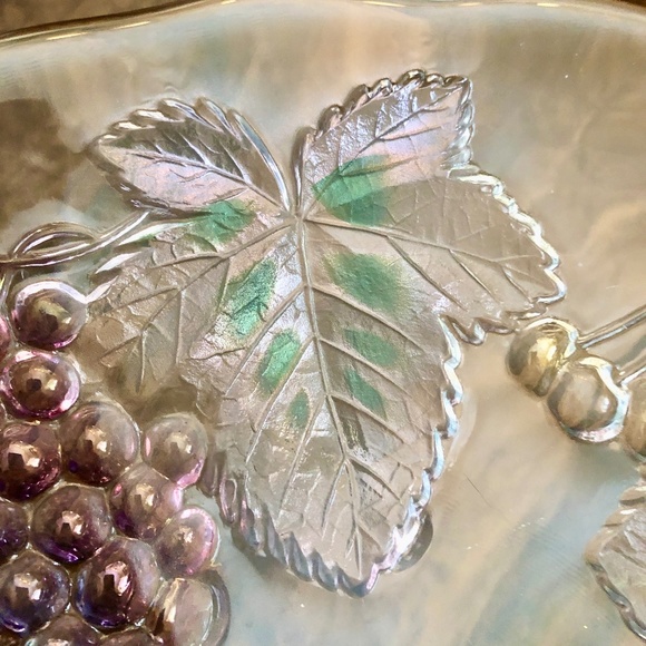 12" glass fruit bowl dish, platter, tray, etched grapevine 12.5" d x 2"h - Picture 5 of 10